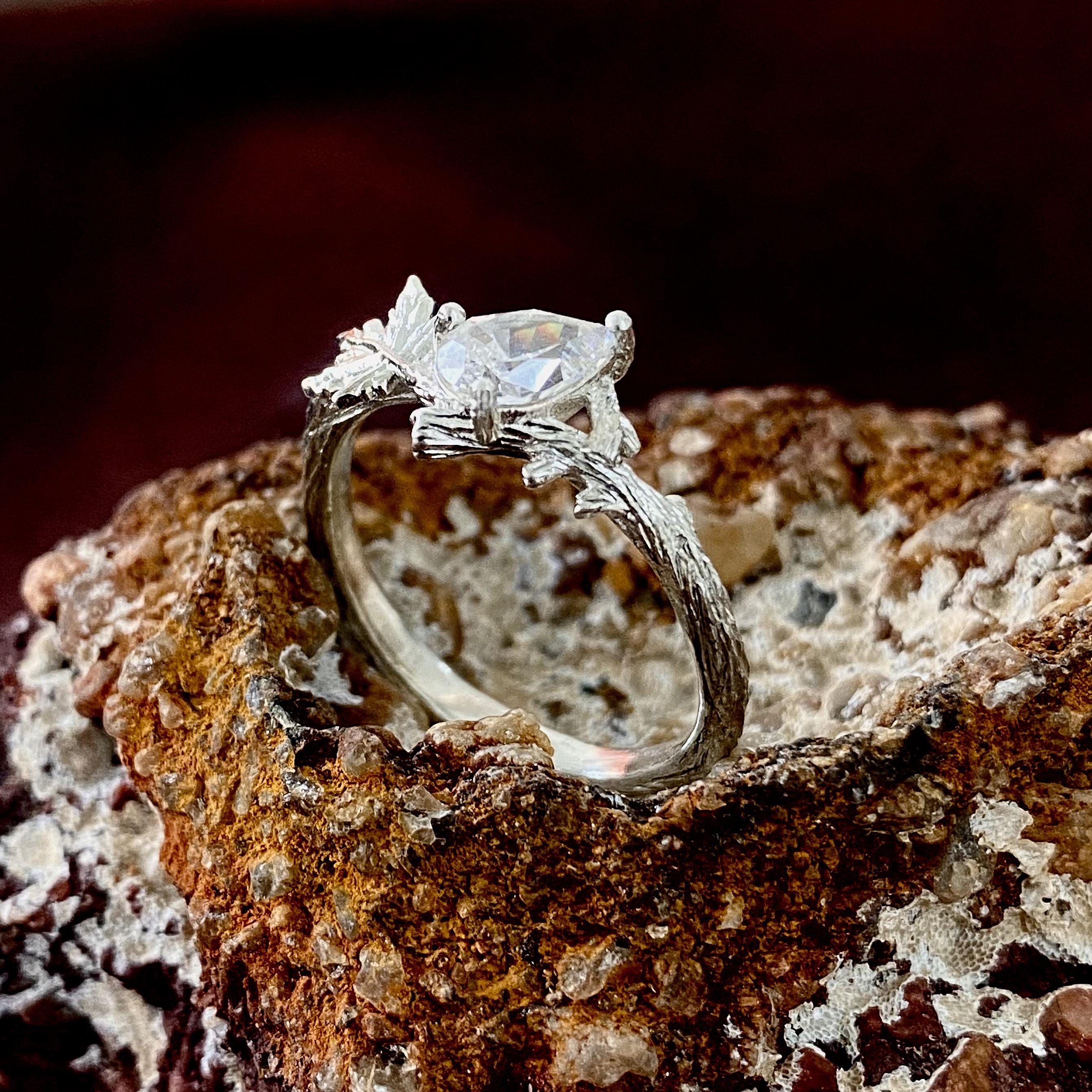 Natural tree branch and Leaf moissanite ring, 925 sterling silver twig band, snow white ring, mother's Day Gift, nature inspired ring