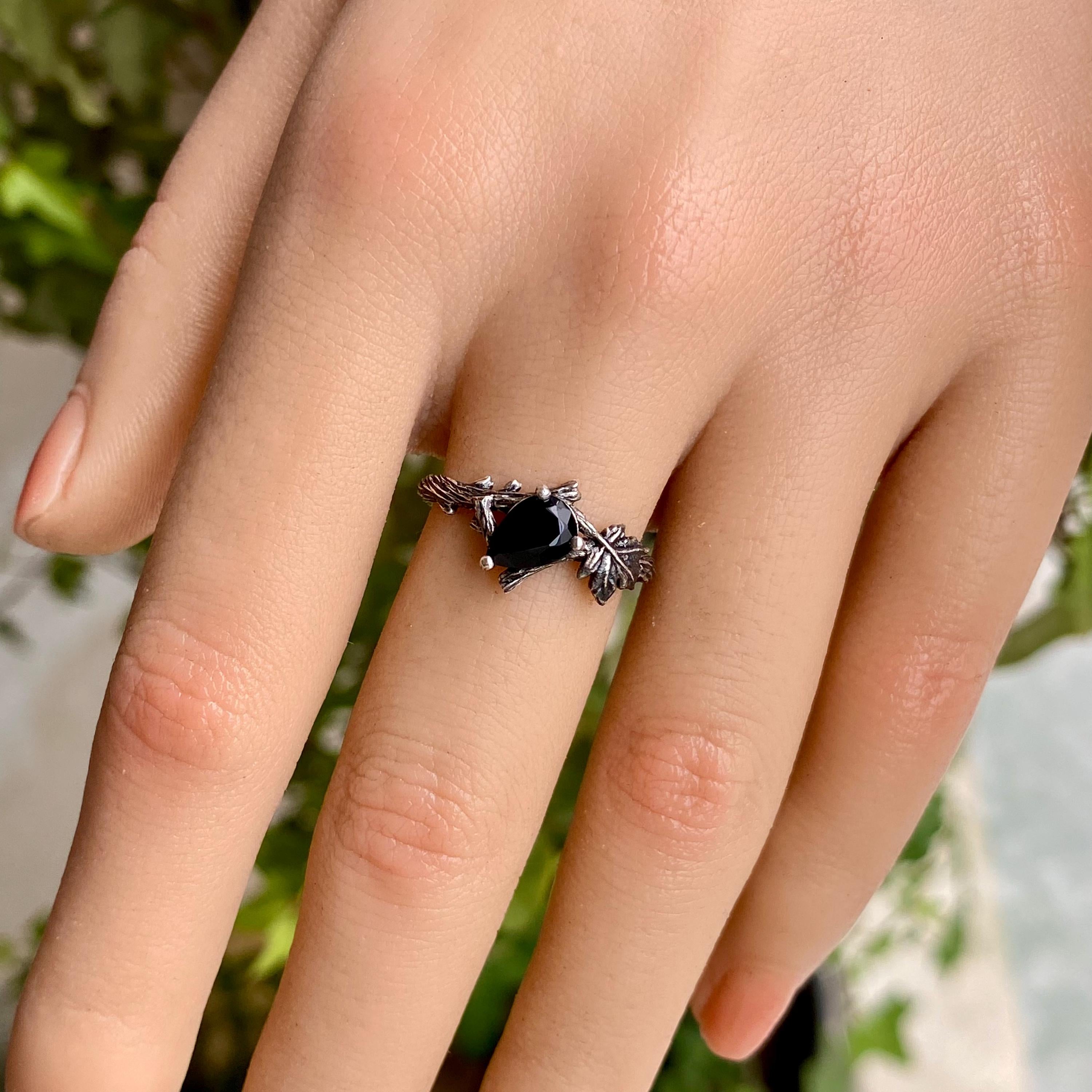 Black Onyx branch silver ring, mourning ring, suitable for funeral rings, hand-carved twig ring, low-key and elegant memorial ring